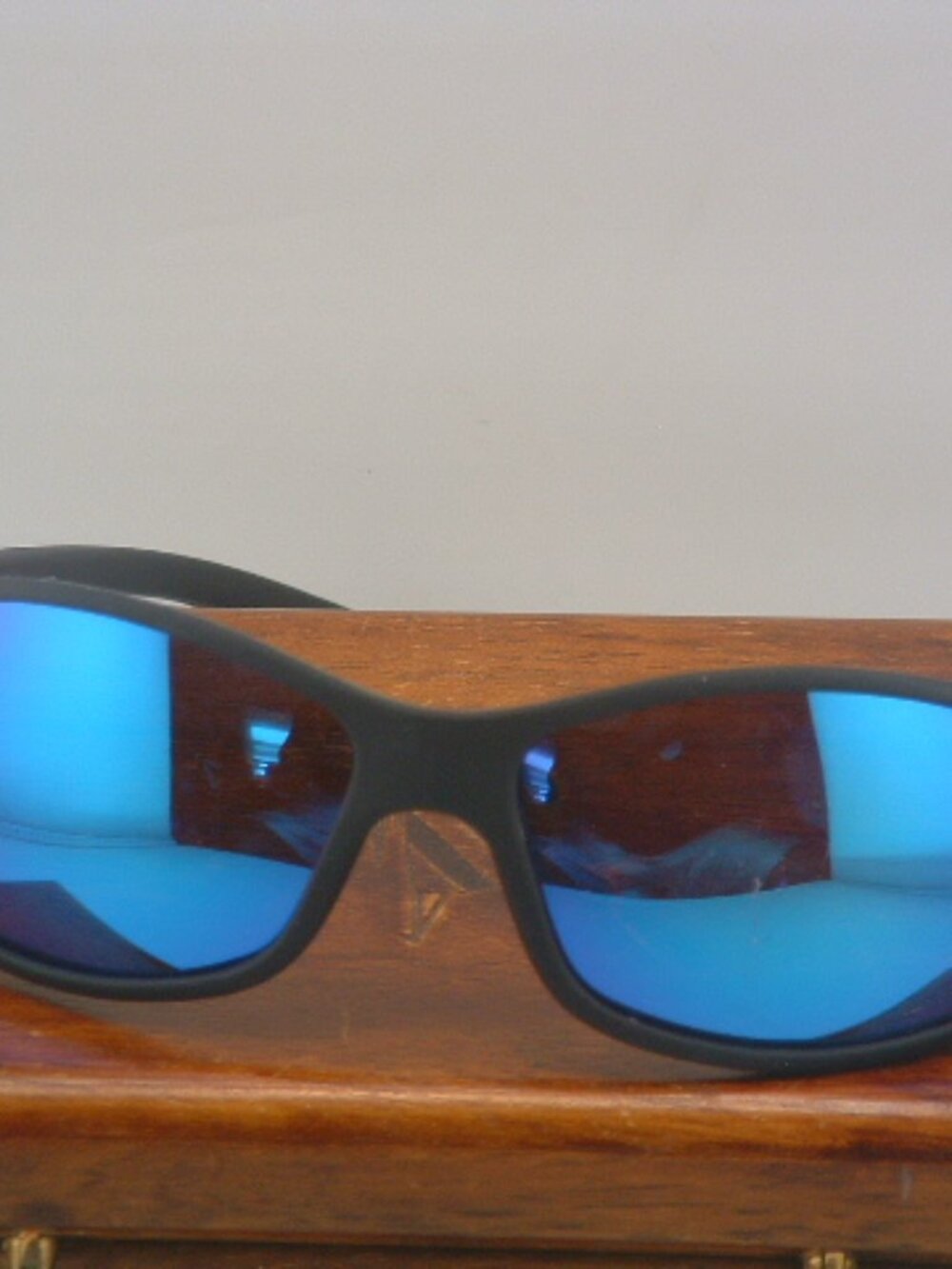 Foster Grant Black Mir Skipper POL Sunglasses
